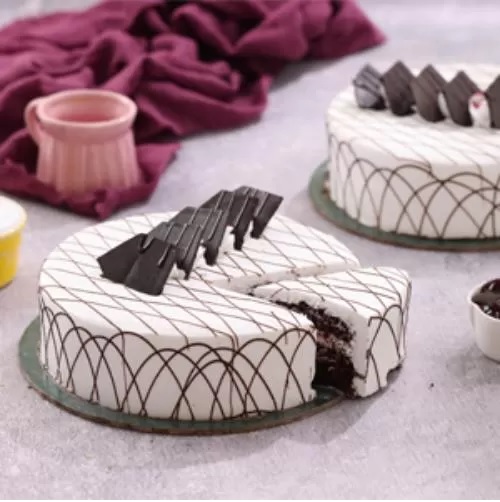 2Lbs Blackforest Cake - Hob Nob Bakers 2lbs Black Forest Cake