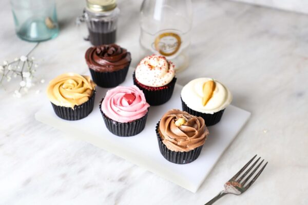 6 Assorted Cup Cakes 6 Assorted Cup Cakes
